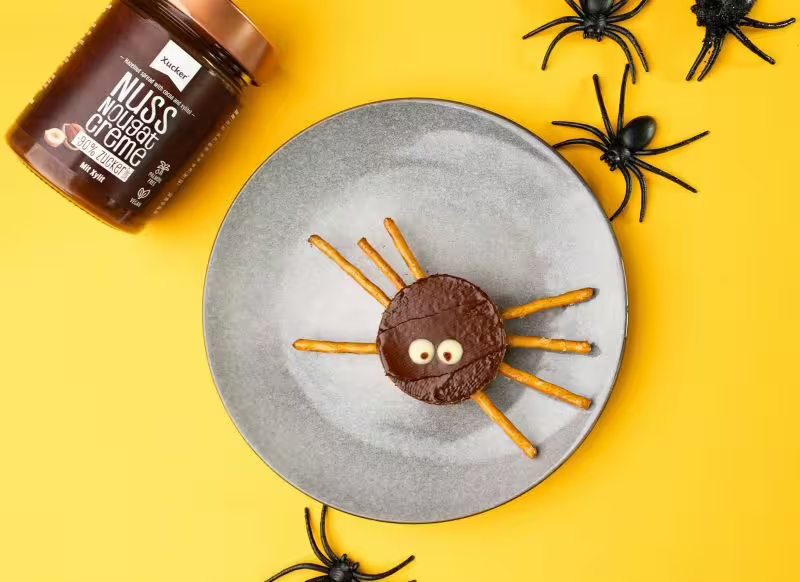 Halloween spider snack