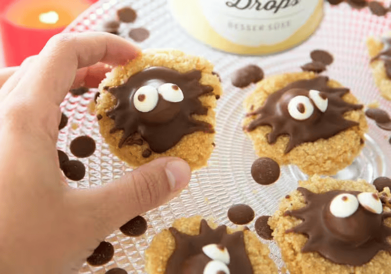 Low-carb spider cookies