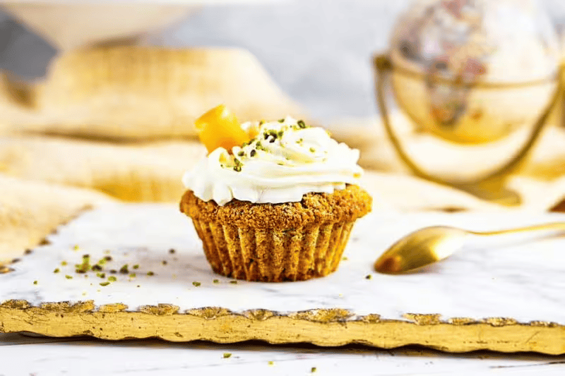 Vegan carrot cake cupcakes