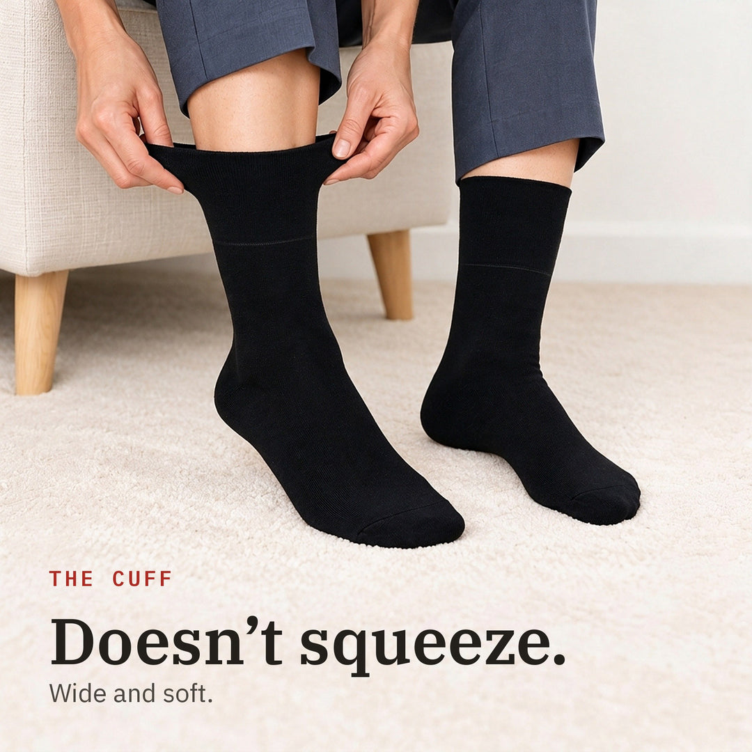 Dr. Füss Classic — Black — Hands opening the soft cuff